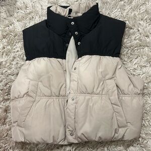 Two-color mini puffer vest